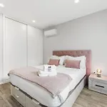 Gloria's House * Авейру