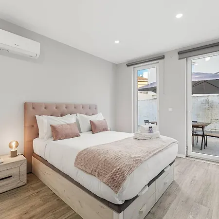 Gloria's House アパート